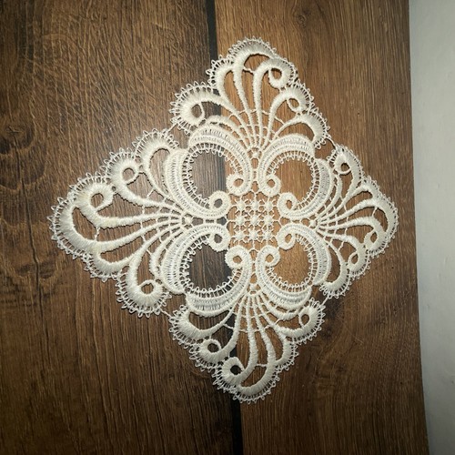 Spitzendeckchen 20x20cm creme